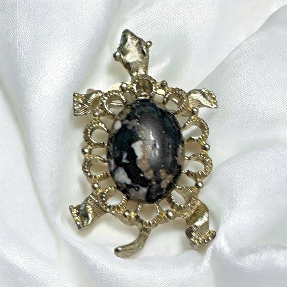 Vintage Gerry’s Gold Tone Turtle Brooch Figural Pin 2.25” Novelty Jewelry